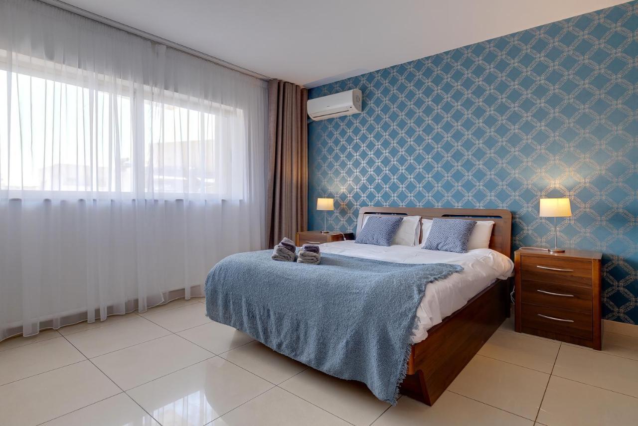 Luxury With Balcony, Area Apartment Gzira