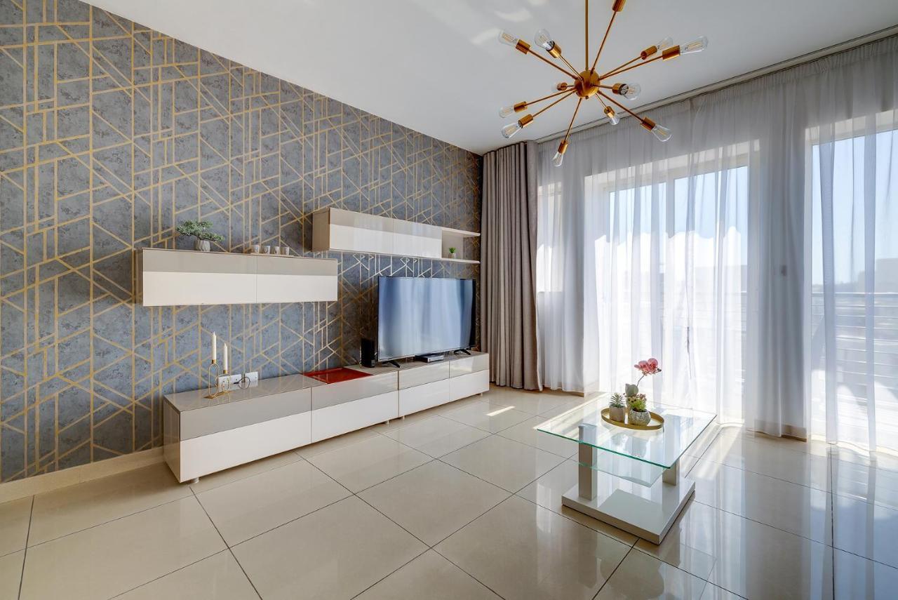 Apartment Luxury With Balcony, Area *