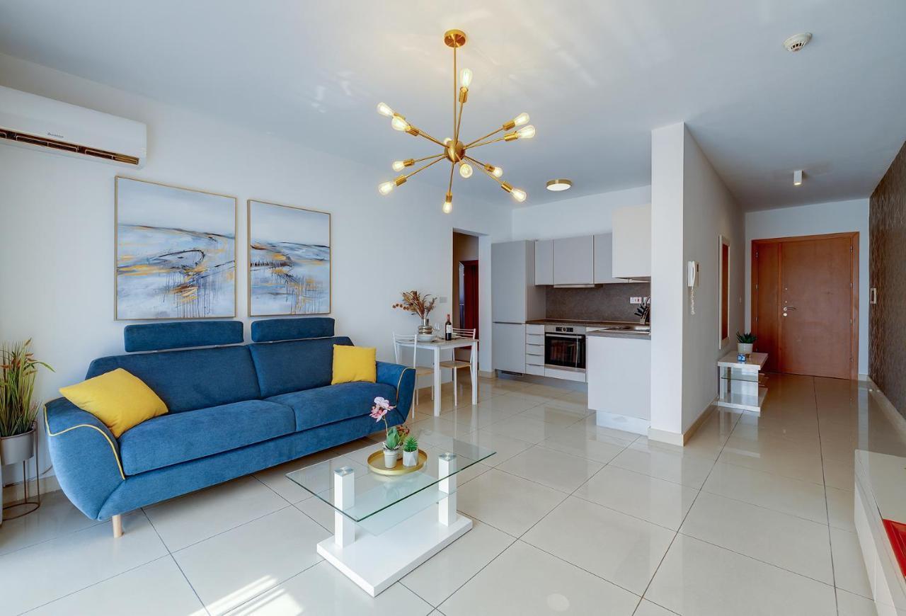 Apartment Luxury With Balcony, Area *