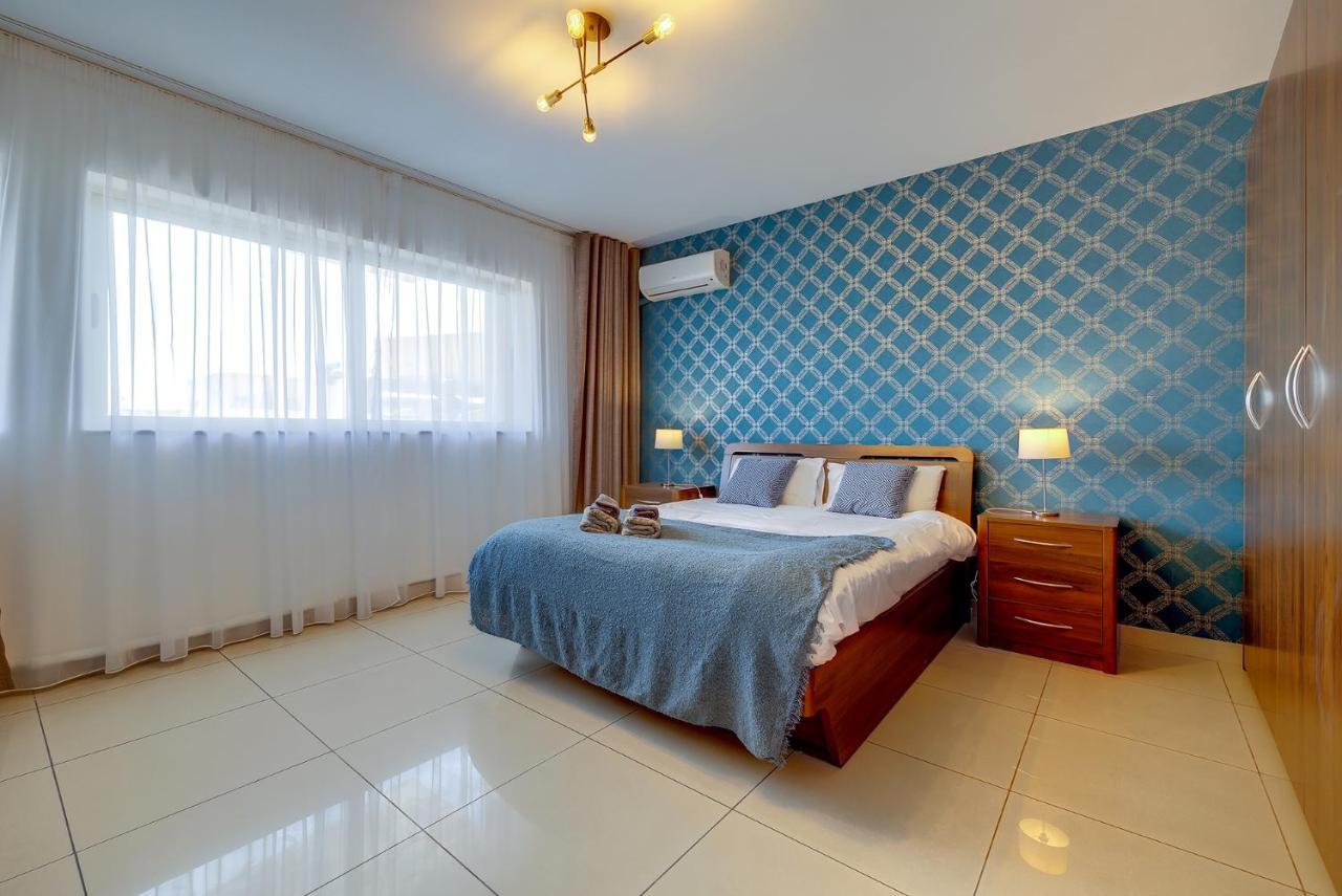 Apartment Luxury With Balcony, Area *